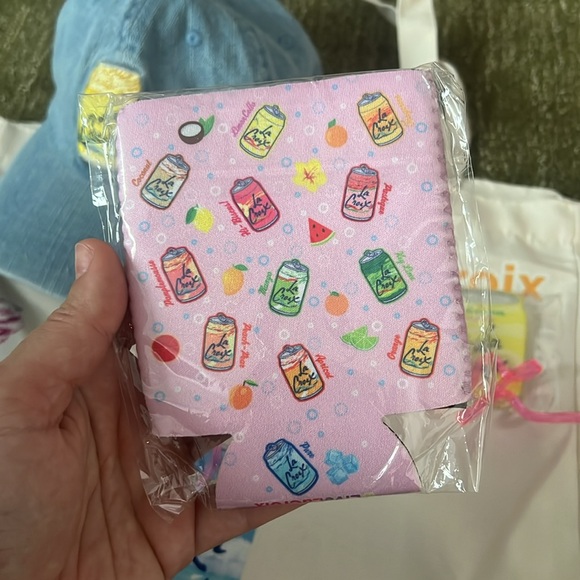 La Croix Summer merch set - Picture 5 of 6